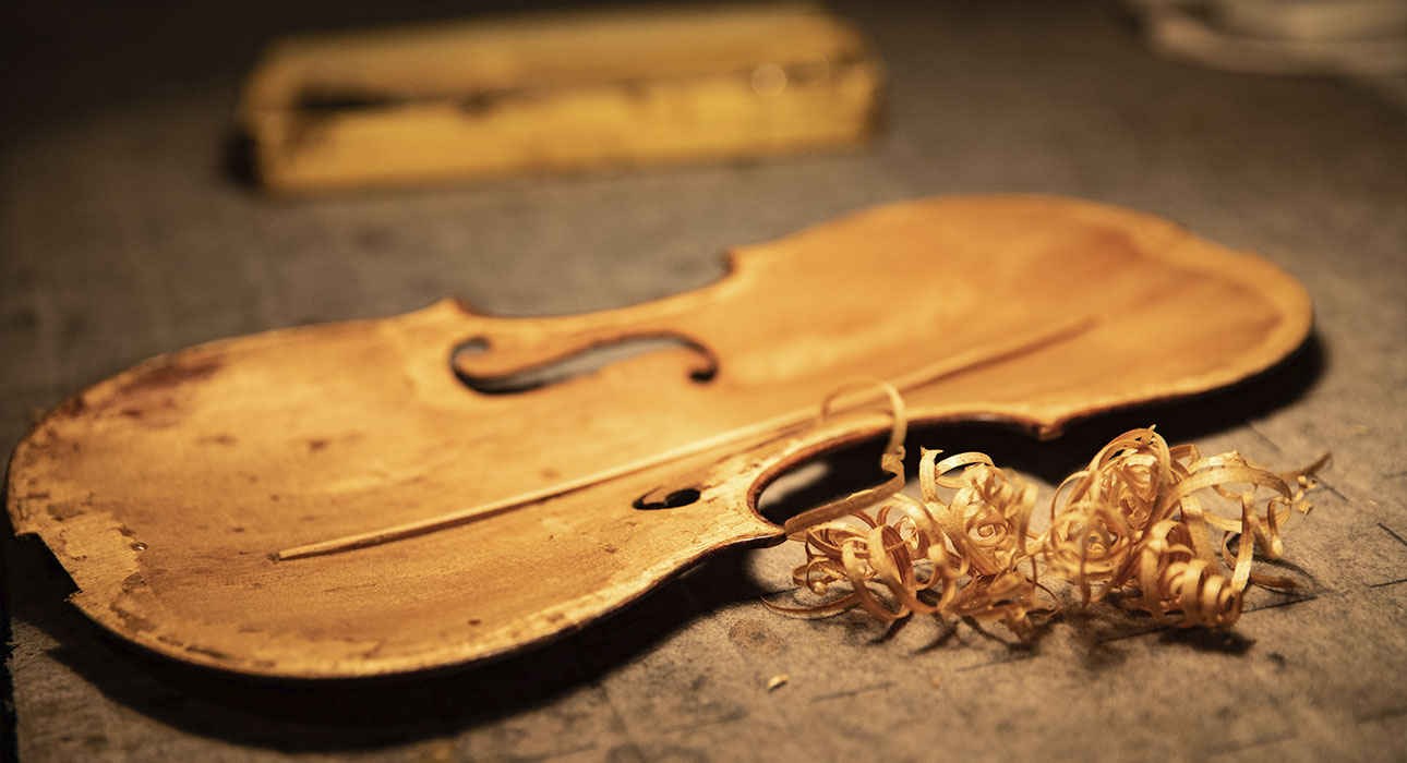 An interview with a violin maker Vladimir Kalashnikov