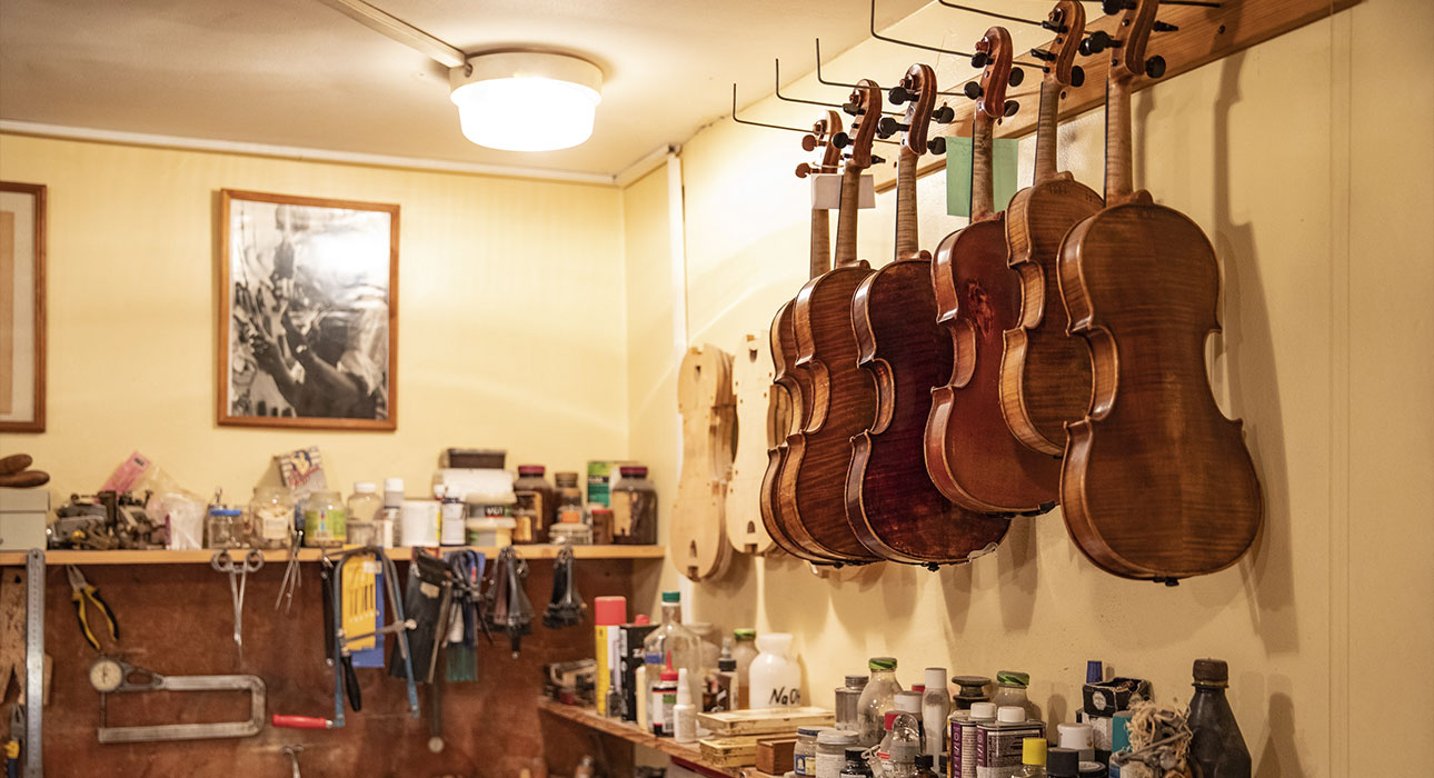 An interview with a violin maker Vladimir Kalashnikov