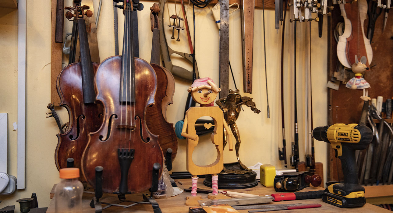 An interview with a violin maker Vladimir Kalashnikov